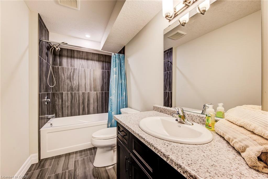 8-575 Albert Avenue N, Listowel, ON - Indoor Photo Showing Bathroom