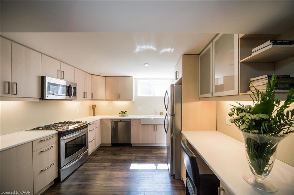 B-190 Rymal Road W, Hamilton, ON - Indoor Photo Showing Kitchen With Upgraded Kitchen