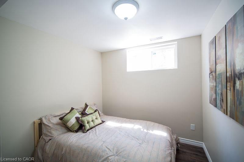 B-190 Rymal Road W, Hamilton, ON - Indoor Photo Showing Bedroom