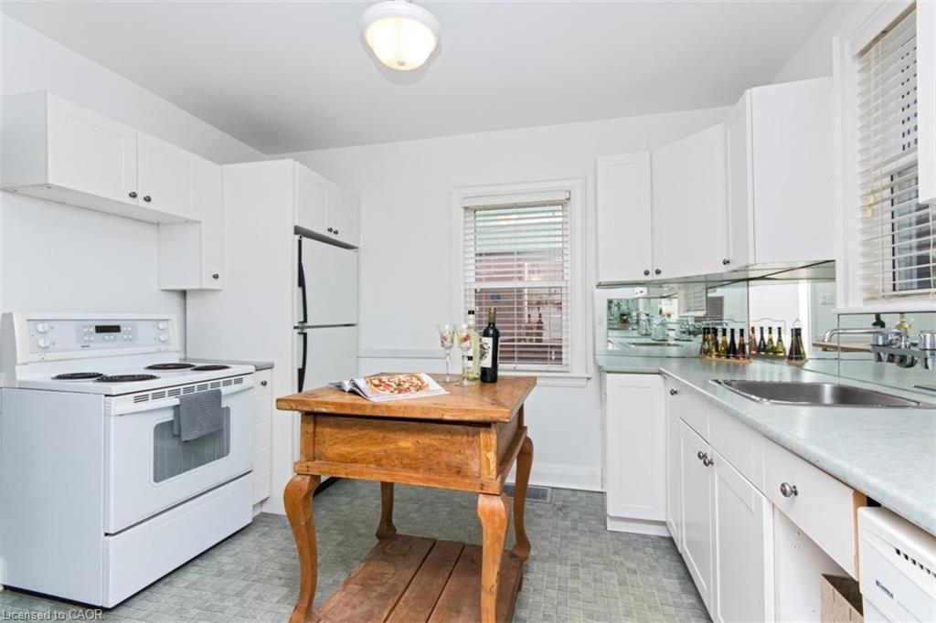 19 Gilmour Place, Hamilton, ON - Indoor Photo Showing Kitchen