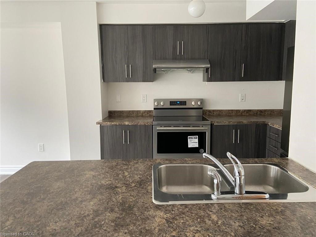 44-200 Veterans Drive, Brampton, ON - Indoor Photo Showing Kitchen With Stainless Steel Kitchen With Double Sink