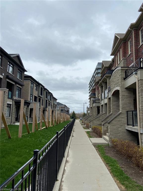 44-200 Veterans Drive, Brampton, ON - Outdoor With Balcony