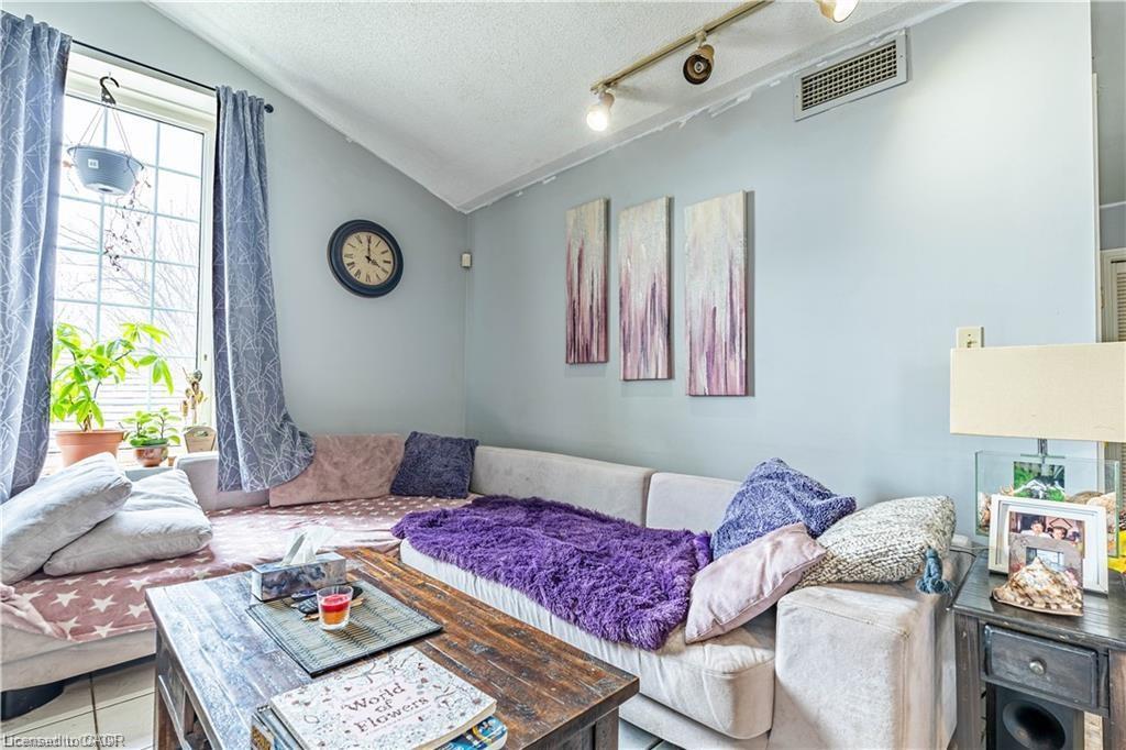 10 Main Street, Mississauga, ON