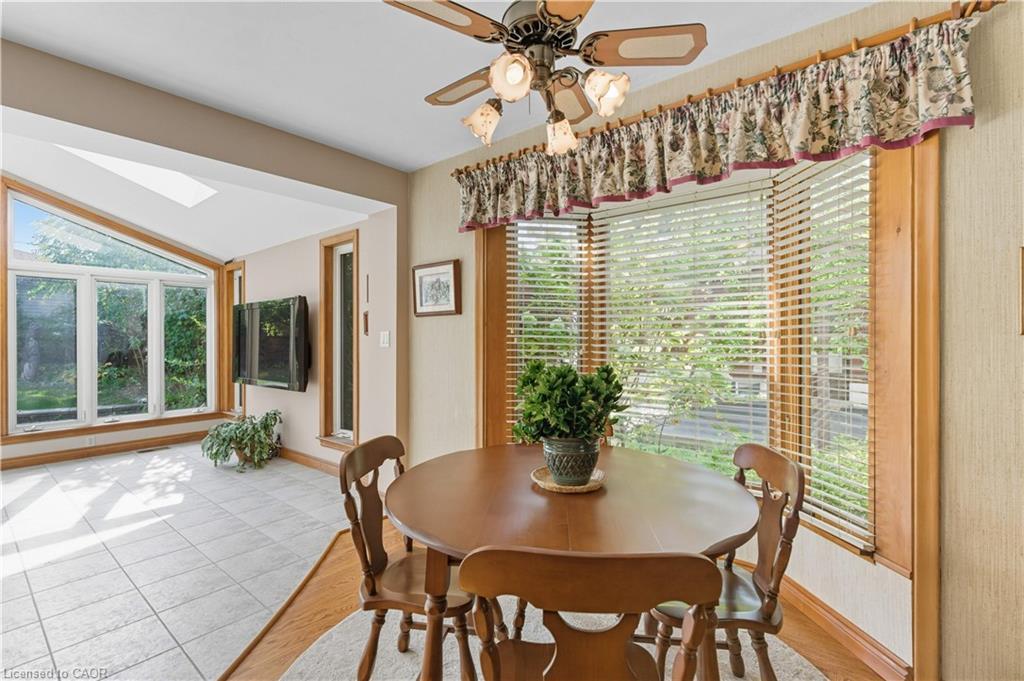 33 Goldfinch Road, Hamilton, ON - Indoor Photo Showing Dining Room