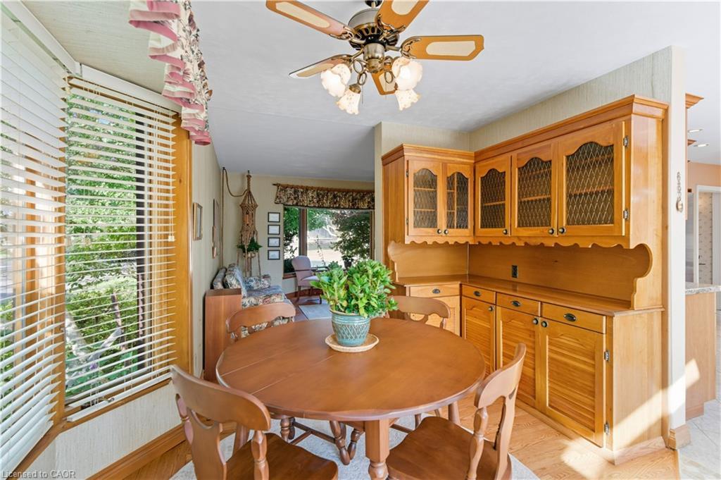 33 Goldfinch Road, Hamilton, ON - Indoor Photo Showing Dining Room