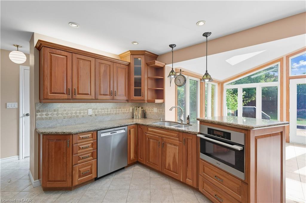 33 Goldfinch Road, Hamilton, ON - Indoor Photo Showing Kitchen With Double Sink