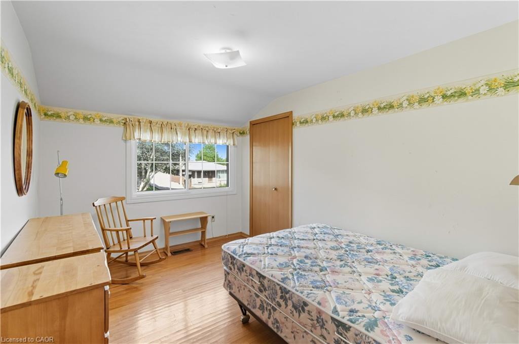 33 Goldfinch Road, Hamilton, ON - Indoor Photo Showing Bedroom