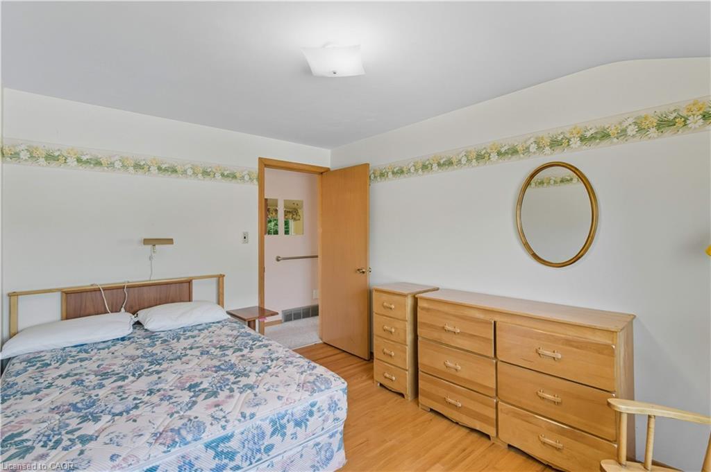 33 Goldfinch Road, Hamilton, ON - Indoor Photo Showing Bedroom