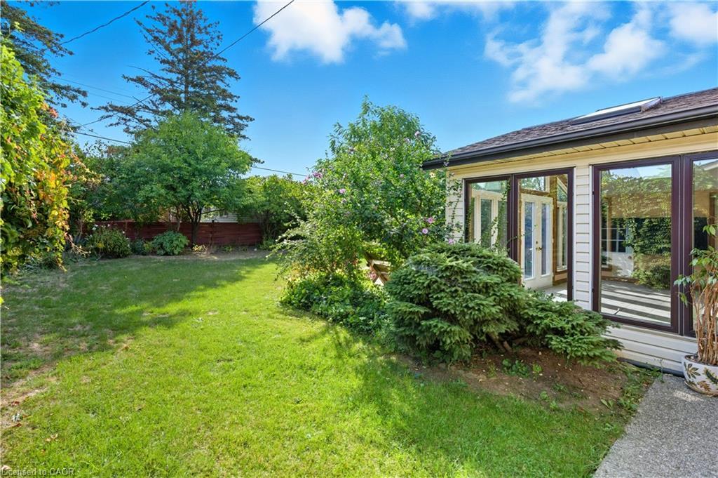 33 Goldfinch Road, Hamilton, ON - Outdoor