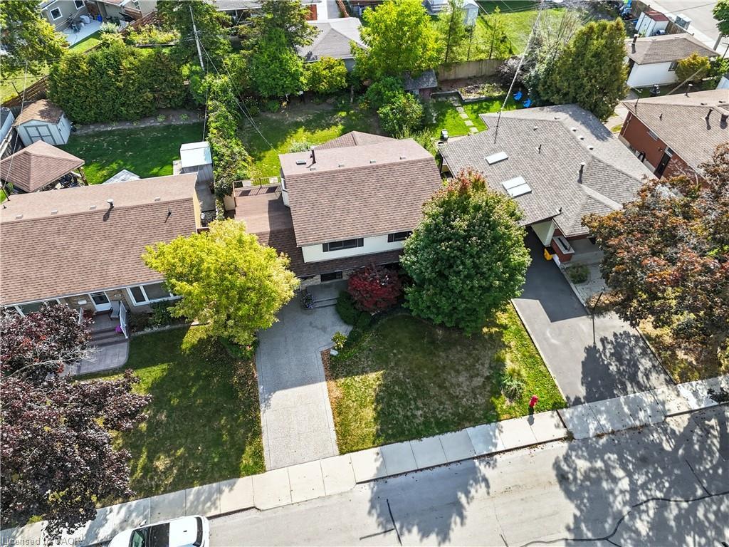 33 Goldfinch Road, Hamilton, ON - Outdoor