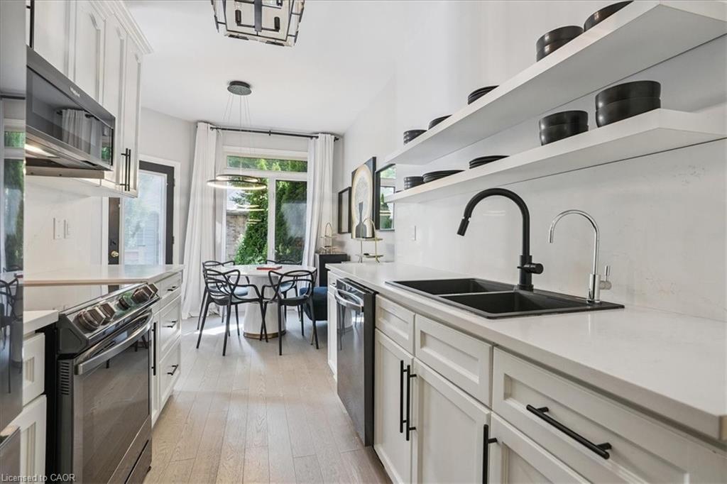 3-5200 Dorchester Road, Niagara Falls, ON - Indoor Photo Showing Kitchen With Double Sink