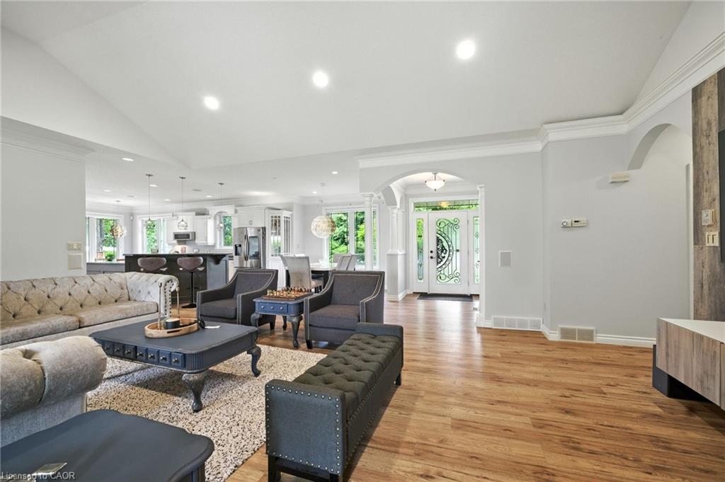 595479 Hwy 59, Woodstock, ON - Indoor Photo Showing Living Room