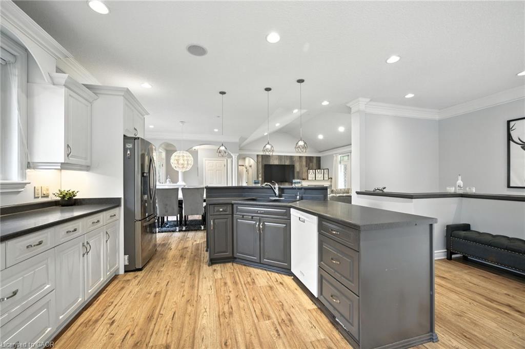 595479 Hwy 59, Woodstock, ON - Indoor Photo Showing Kitchen With Upgraded Kitchen