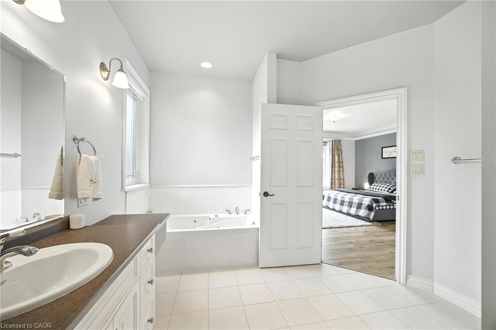 595479 Hwy 59, Woodstock, ON - Indoor Photo Showing Bathroom