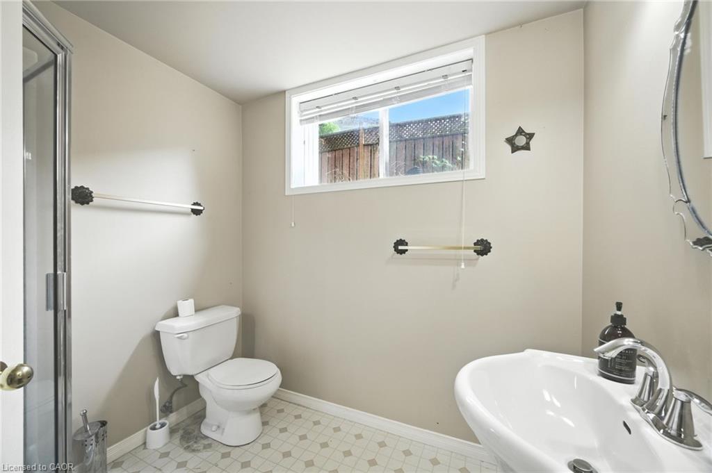 595479 Hwy 59, Woodstock, ON - Indoor Photo Showing Bathroom