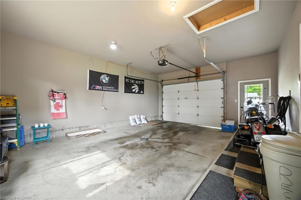 595479 Hwy 59, Woodstock, ON - Indoor Photo Showing Garage