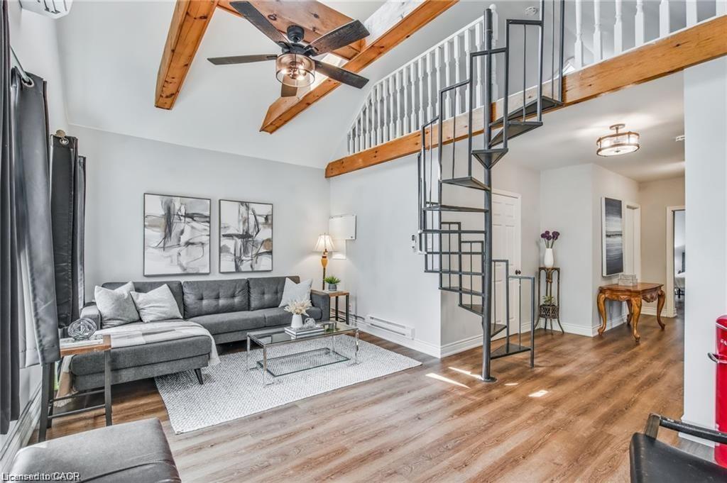 118 Queen Street S, Hamilton, ON - Indoor Photo Showing Living Room