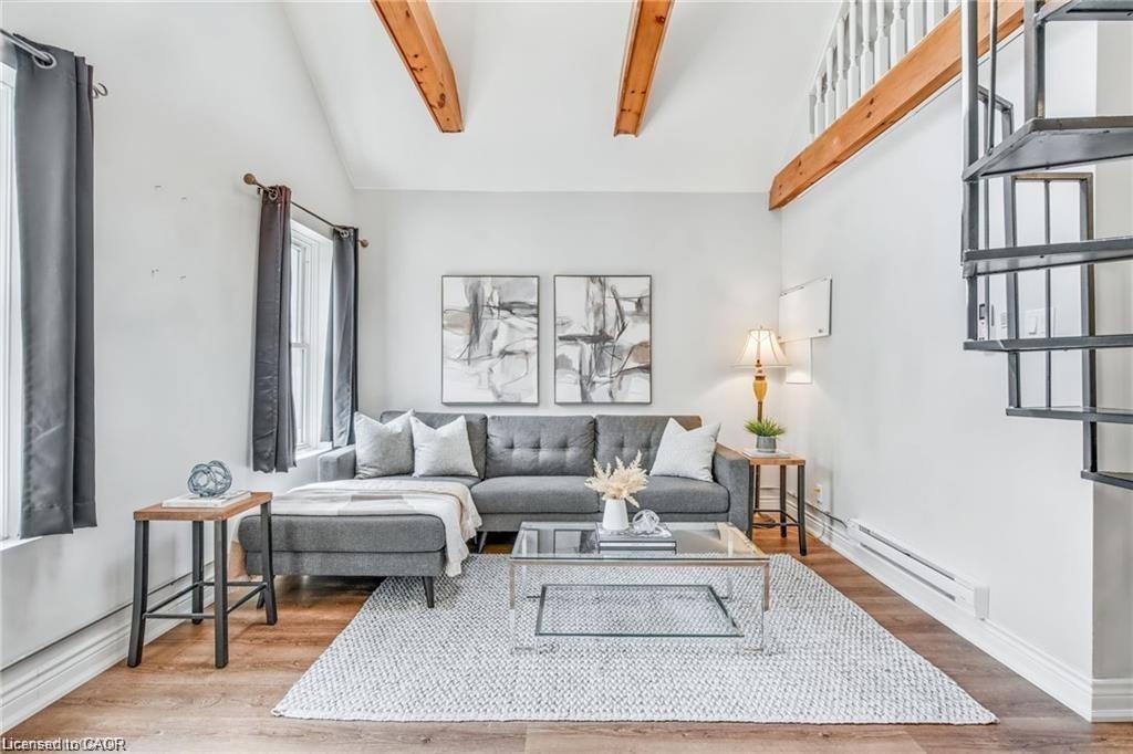 118 Queen Street S, Hamilton, ON - Indoor Photo Showing Living Room