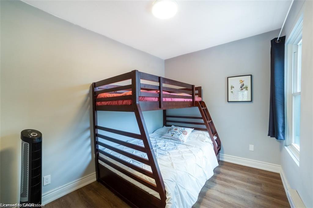 118 Queen Street S, Hamilton, ON - Indoor Photo Showing Bedroom