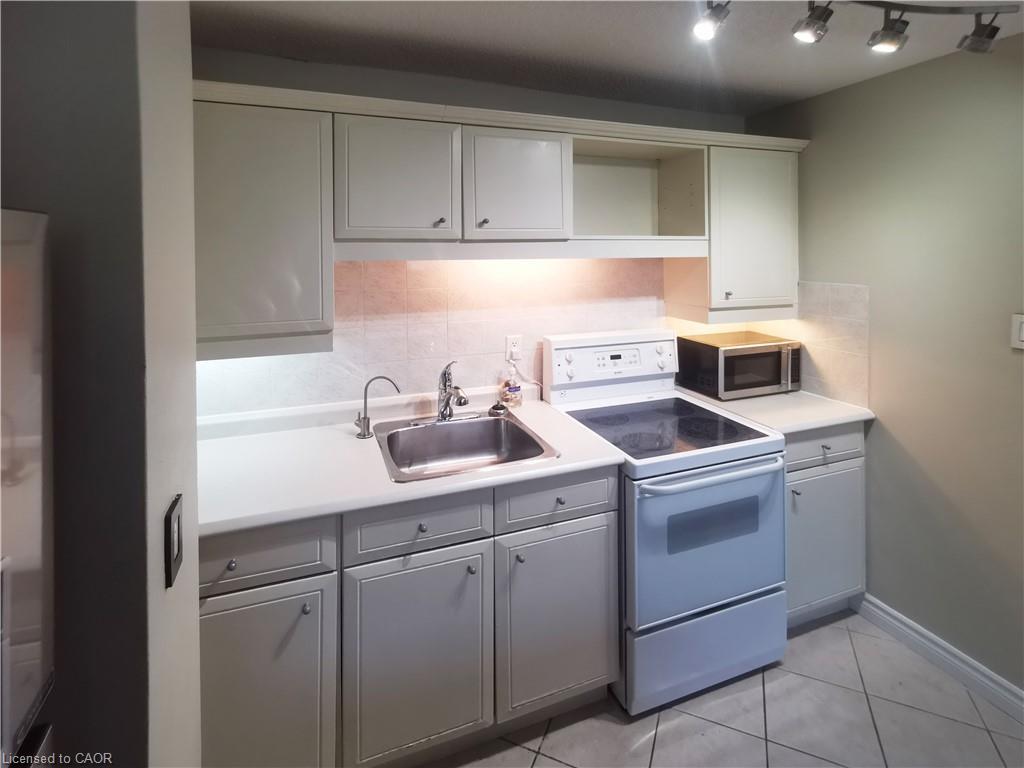 106-1950 Main Street W, Hamilton, ON - Indoor Photo Showing Kitchen