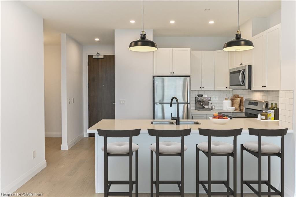 507-101 Locke Street S, Hamilton, ON - Indoor Photo Showing Kitchen With Upgraded Kitchen