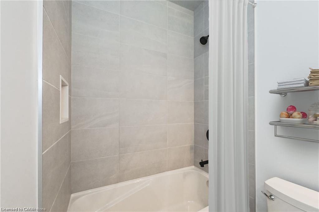 507-101 Locke Street S, Hamilton, ON - Indoor Photo Showing Bathroom