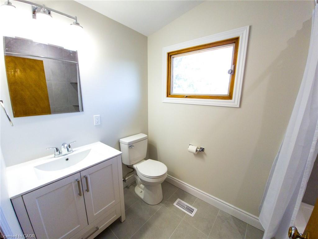 164 Laurier Avenue, Hamilton, ON - Indoor Photo Showing Bathroom