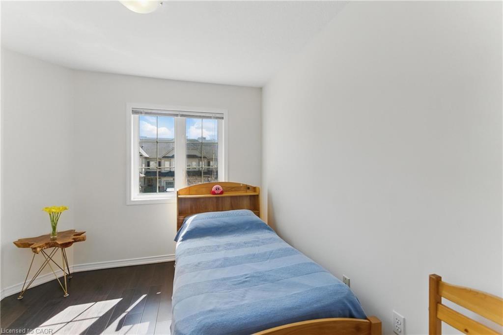 9 Lynch Crescent, Binbrook, ON - Indoor Photo Showing Bedroom