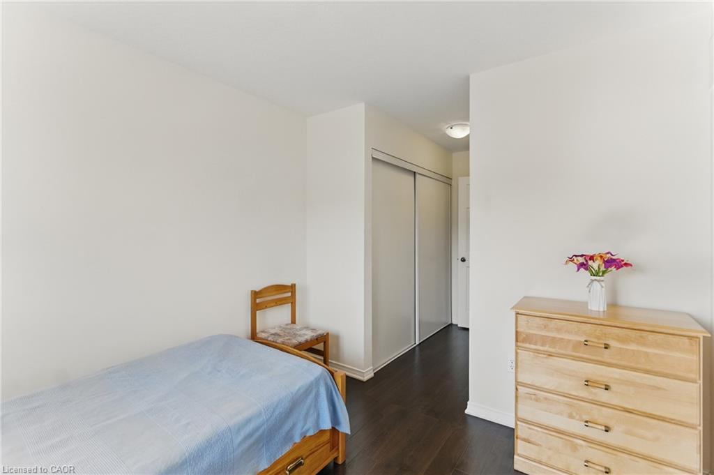 9 Lynch Crescent, Binbrook, ON - Indoor Photo Showing Bedroom