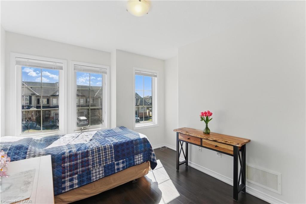 9 Lynch Crescent, Binbrook, ON - Indoor Photo Showing Bedroom