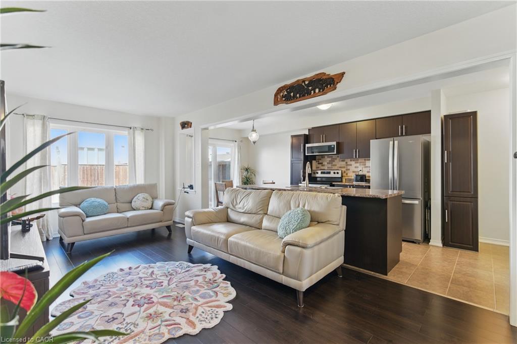 9 Lynch Crescent, Binbrook, ON - Indoor Photo Showing Other Room