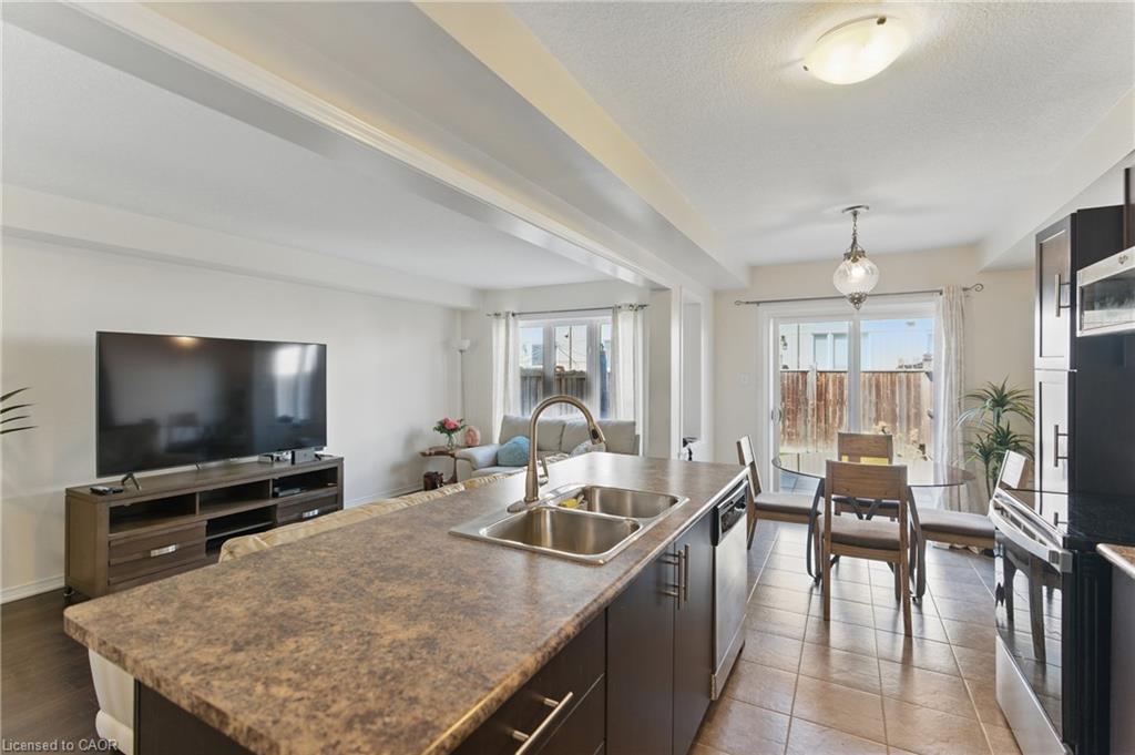9 Lynch Crescent, Binbrook, ON - Indoor Photo Showing Kitchen With Double Sink