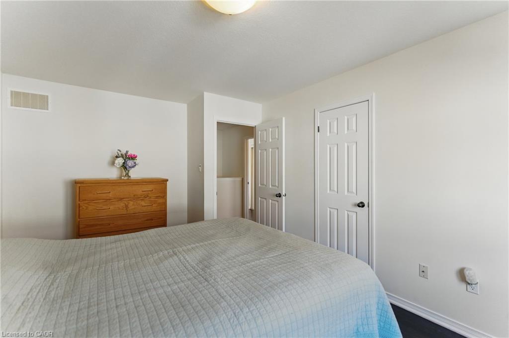 9 Lynch Crescent, Binbrook, ON - Indoor Photo Showing Bedroom