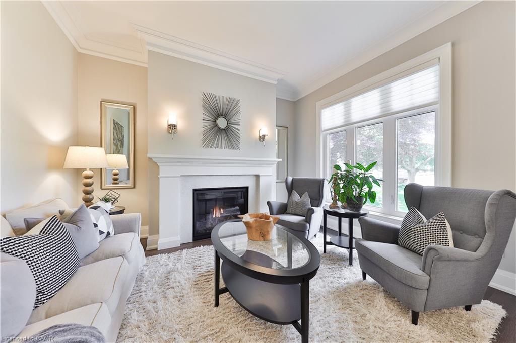 408 Saville Crescent, Oakville, ON - Indoor Photo Showing Living Room With Fireplace