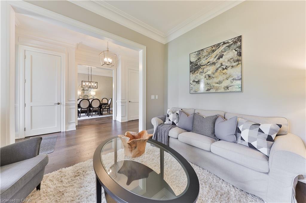 408 Saville Crescent, Oakville, ON - Indoor Photo Showing Living Room