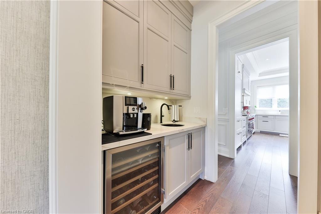 408 Saville Crescent, Oakville, ON - Indoor Photo Showing Kitchen