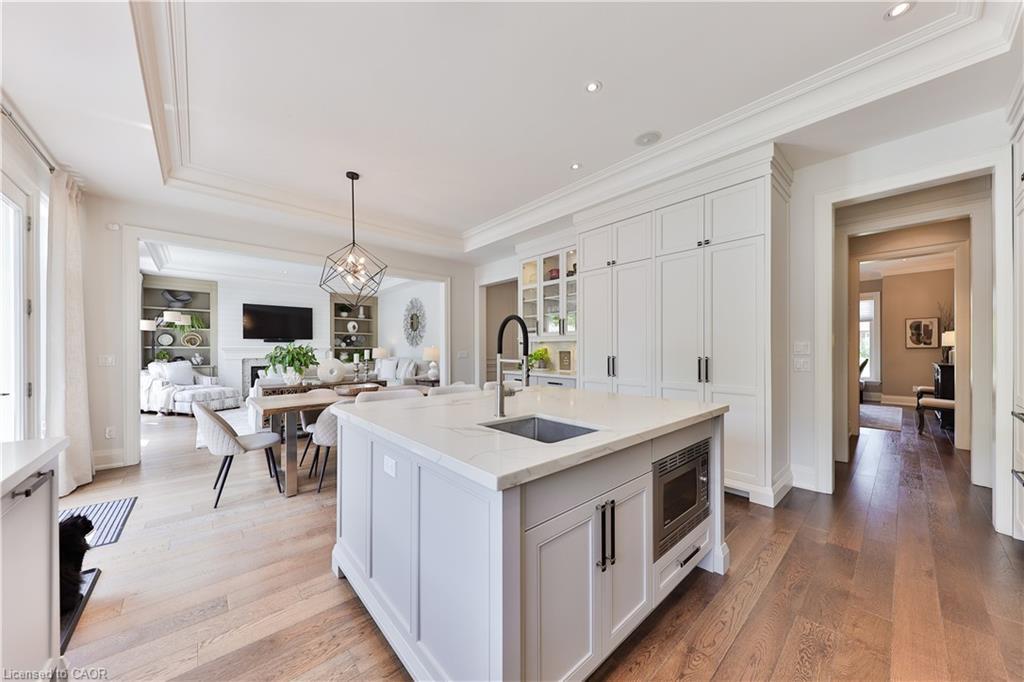 408 Saville Crescent, Oakville, ON - Indoor Photo Showing Kitchen
