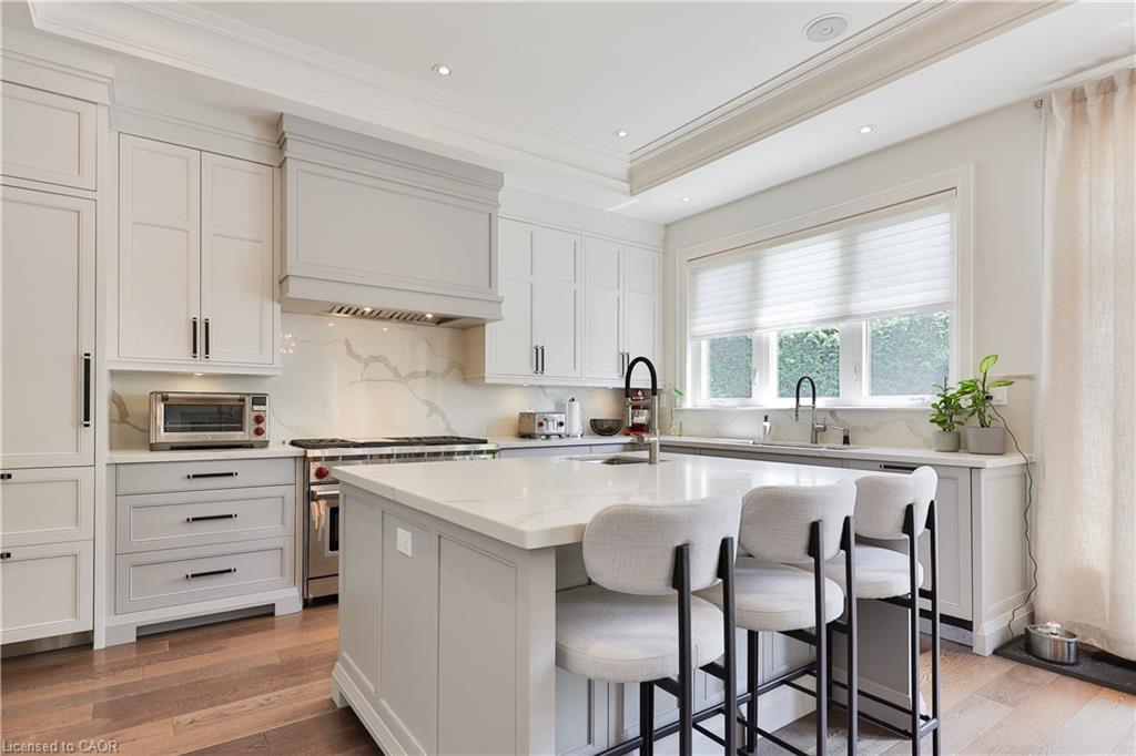 408 Saville Crescent, Oakville, ON - Indoor Photo Showing Kitchen With Upgraded Kitchen