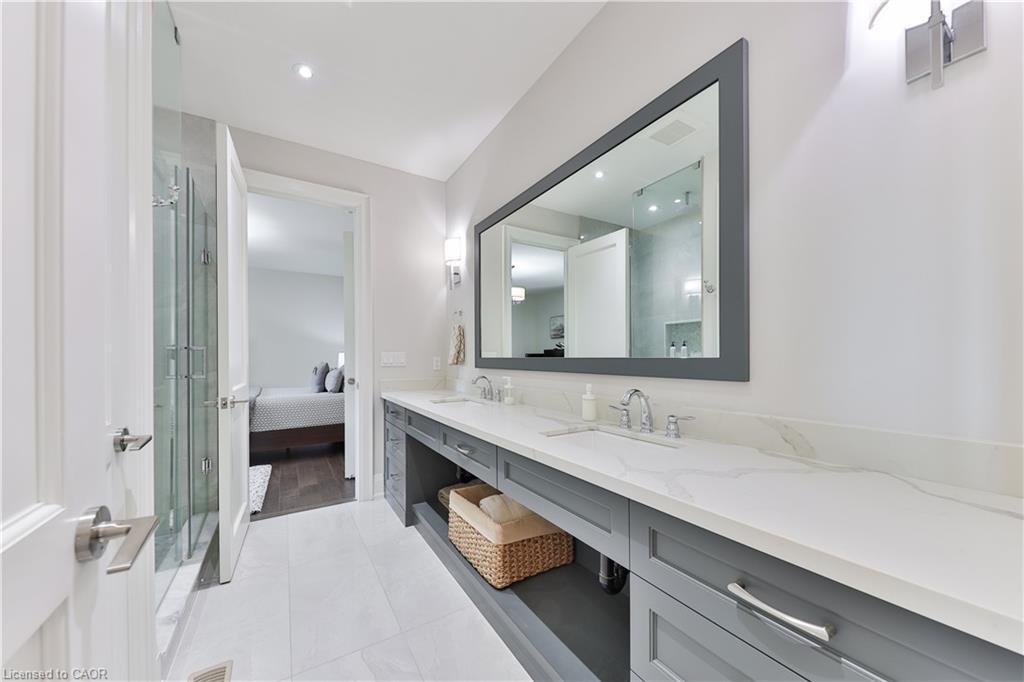 408 Saville Crescent, Oakville, ON - Indoor Photo Showing Bathroom