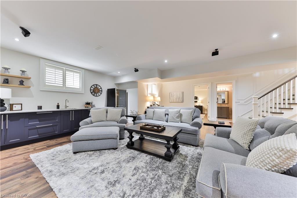 408 Saville Crescent, Oakville, ON - Indoor Photo Showing Living Room