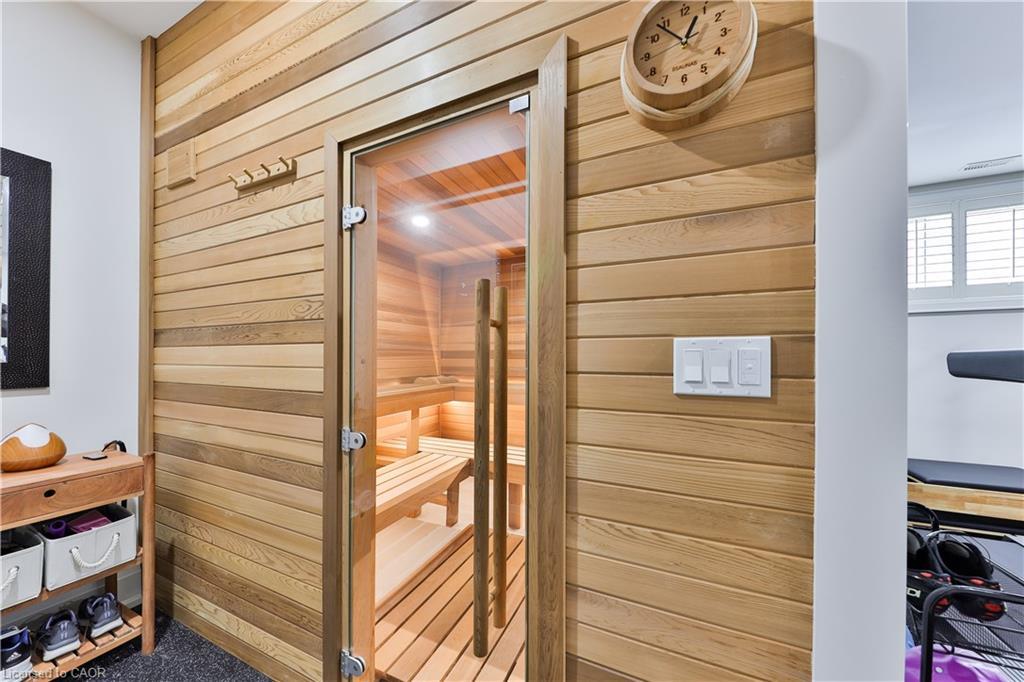 408 Saville Crescent, Oakville, ON - Indoor Photo Showing Other Room