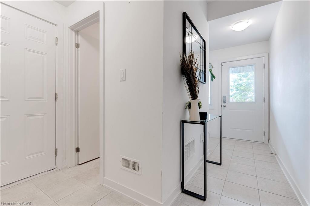 46-590 North Service Road, Hamilton, ON - Indoor Photo Showing Other Room