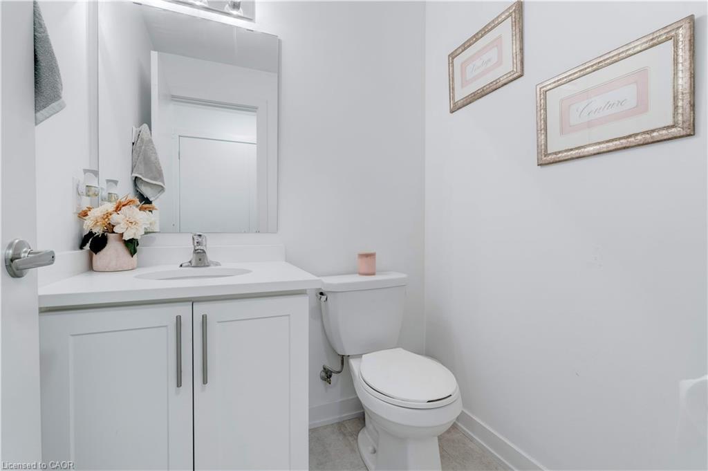 46-590 North Service Road, Hamilton, ON - Indoor Photo Showing Bathroom