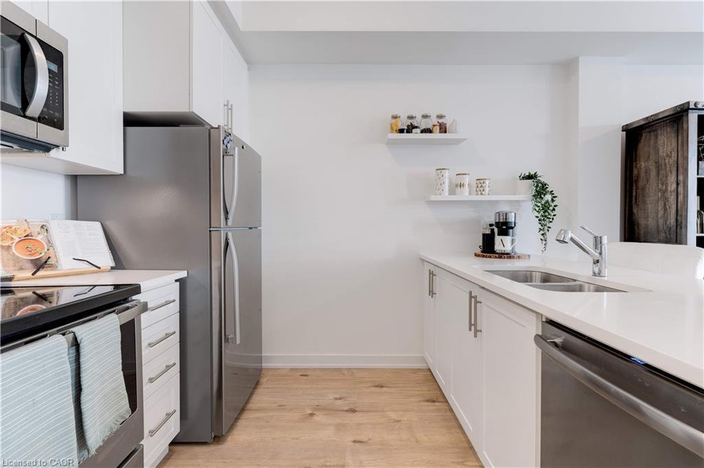 46-590 North Service Road, Hamilton, ON - Indoor Photo Showing Kitchen With Double Sink