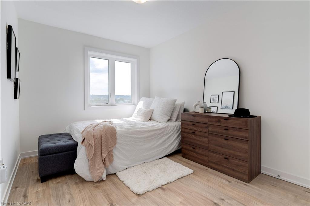 46-590 North Service Road, Hamilton, ON - Indoor Photo Showing Bedroom