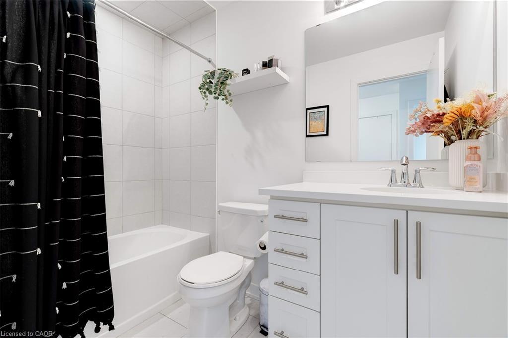 46-590 North Service Road, Hamilton, ON - Indoor Photo Showing Bathroom