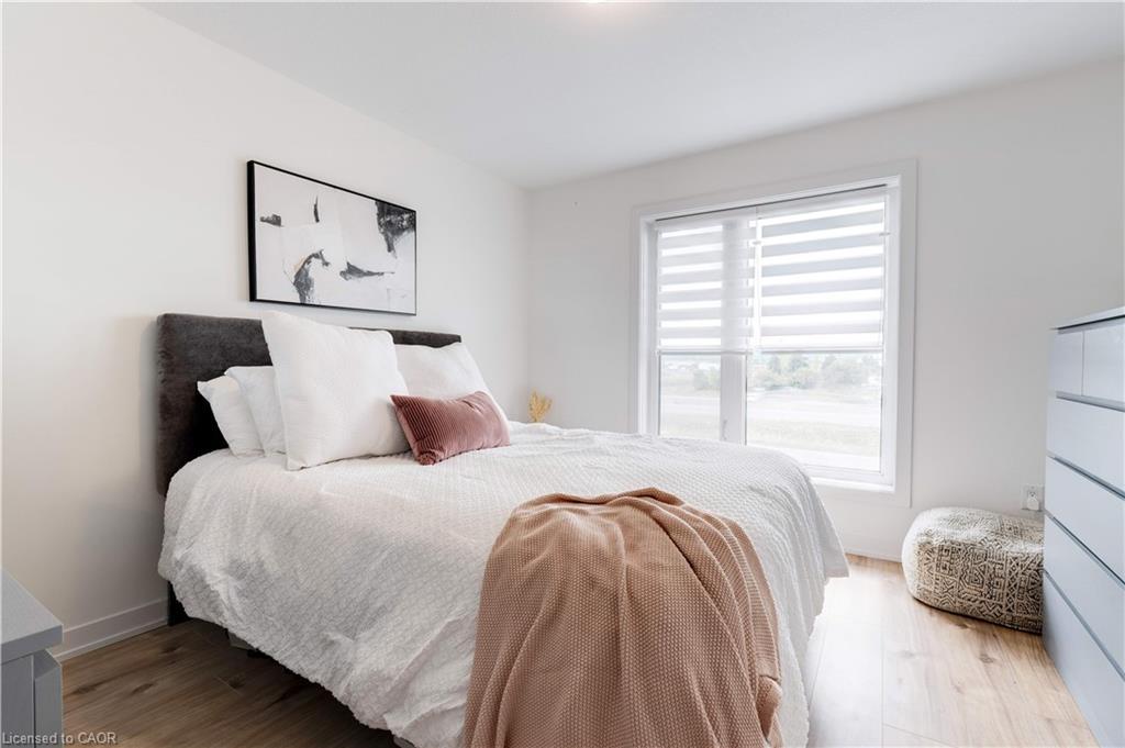 46-590 North Service Road, Hamilton, ON - Indoor Photo Showing Bedroom