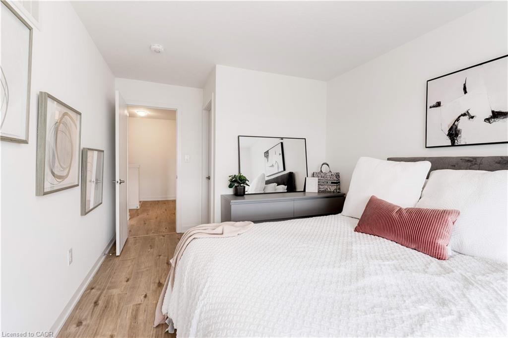 46-590 North Service Road, Hamilton, ON - Indoor Photo Showing Bedroom