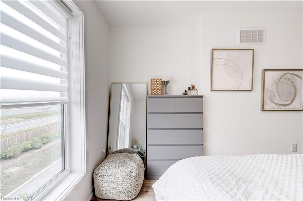 46-590 North Service Road, Hamilton, ON - Indoor Photo Showing Bedroom