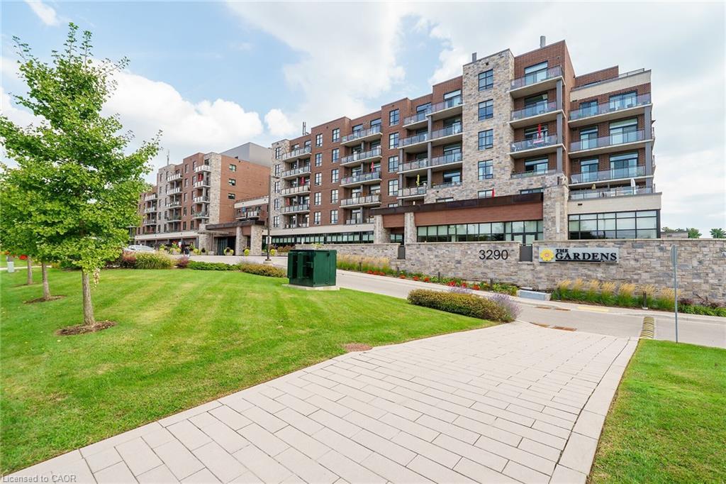 206-3290 New Street, Burlington, ON - Outdoor With Facade